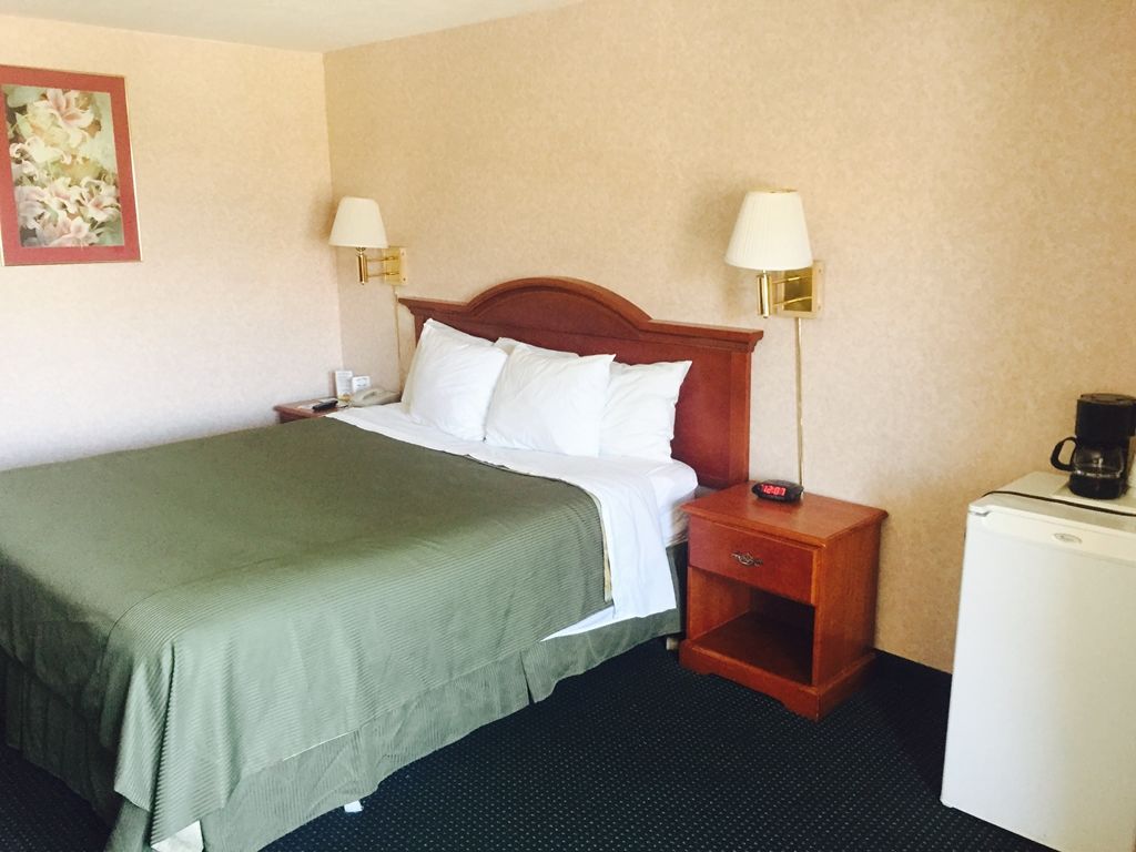 San Bernardino Inn & Suites Номер фото